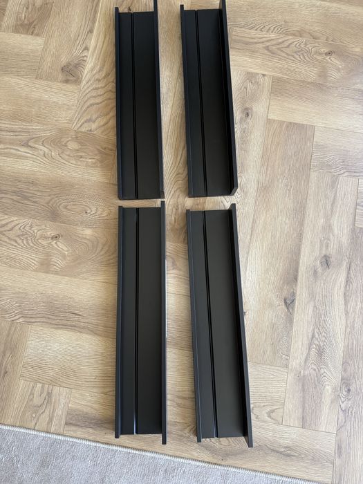 Продавам IKEA MOSSLANDA стенни рафтове – черни.