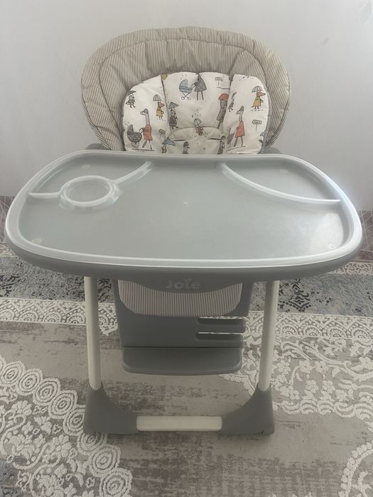 стульчик для кормления модели Joie Mimzy Recline.
