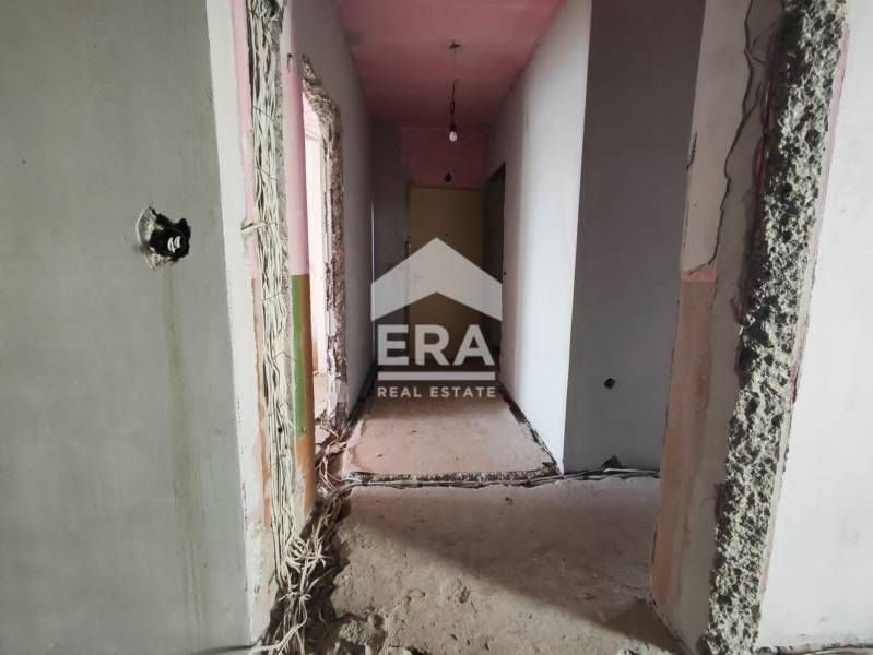 ЕКСКЛУЗИВНО! ЕРА Дръстър предлага за продажба тристаен тухлен апартаме