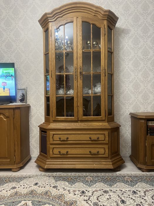 Продам мебель: буфет,комод,тумбу.