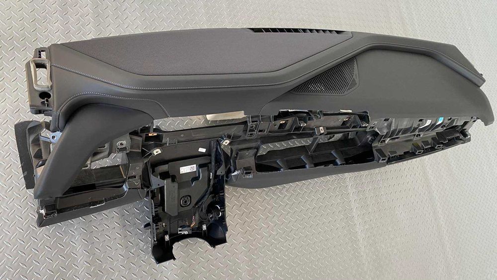 Като Ново Табло BMW 7 i7 G70 Черно със сив шев