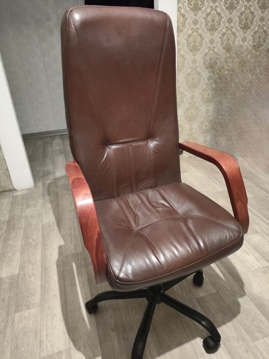 Кресло офисное кожаное