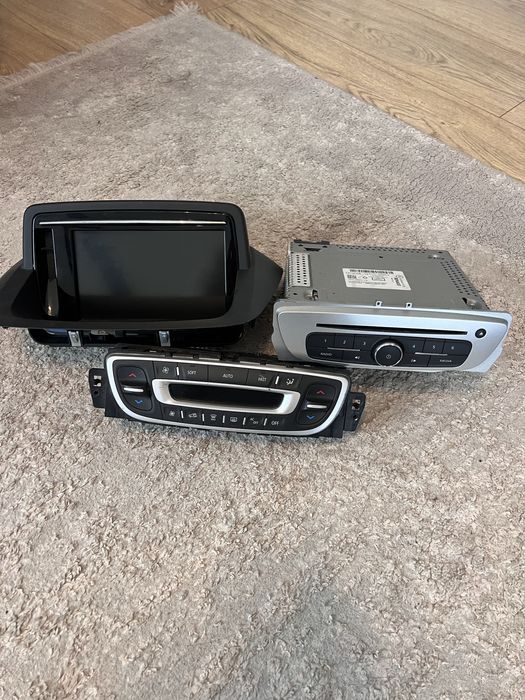 Panou clima,navigatie,casetofon cd Renault megane 3  oglinda rabatabil