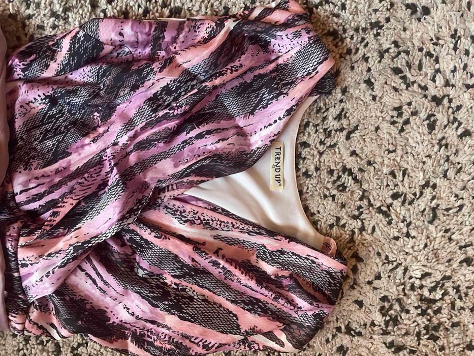 Няколко бутикови рокли м размер