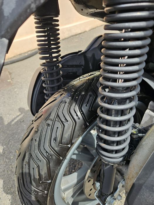 Scuter Piaggio MP3, 300cc