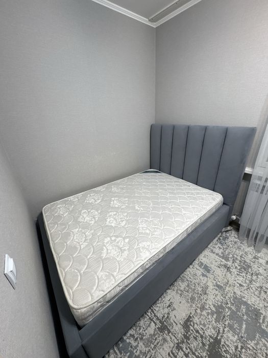 Кровать с матрасом