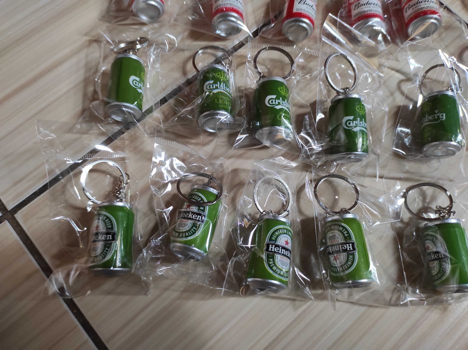 Brelocuri cutii bere Budweiser Carlsberg Heineken produse noi sigilate