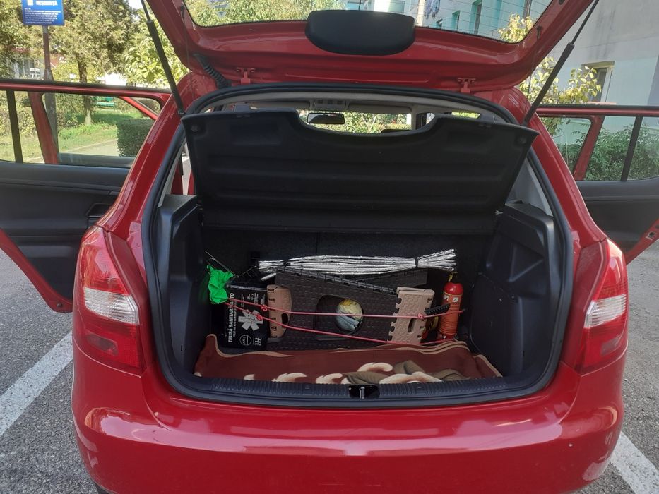 Vând skoda fabia benzină 1 .2 benzină 2011 euro 5 înmatriculat în România,  stare foarte bună  putere 86 cp distribuție schimbata în 2025