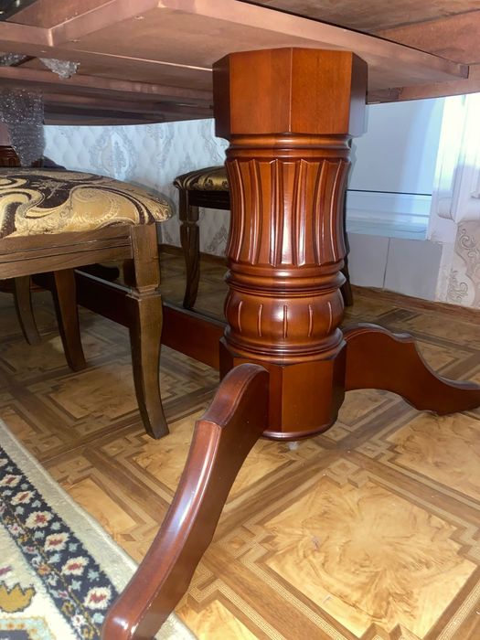 Продаётся деревянный стол