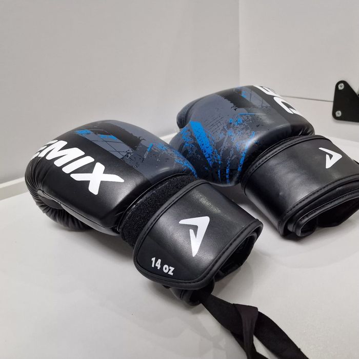 Продам боксерские перчатки