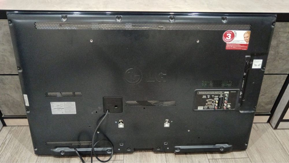 Продам телевизор 107 см