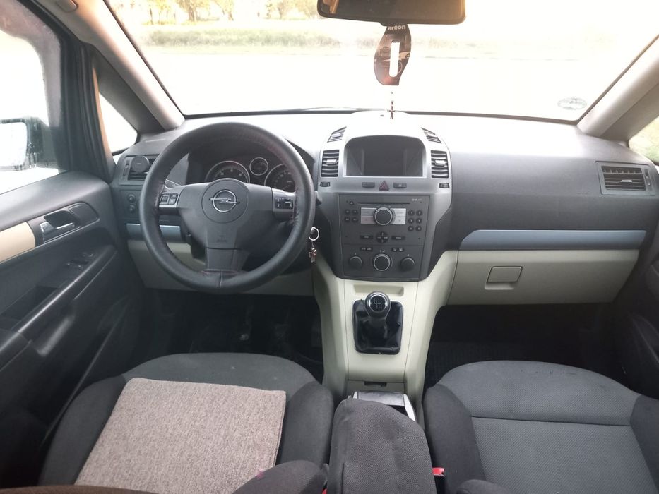 Vând Opel Zafira B
