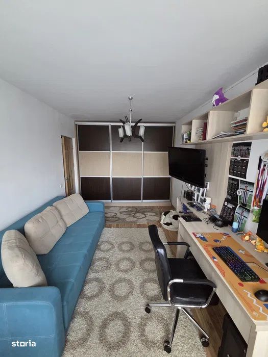 Apartament cu 2 camere, decomandat, parcare, zona Eroilor