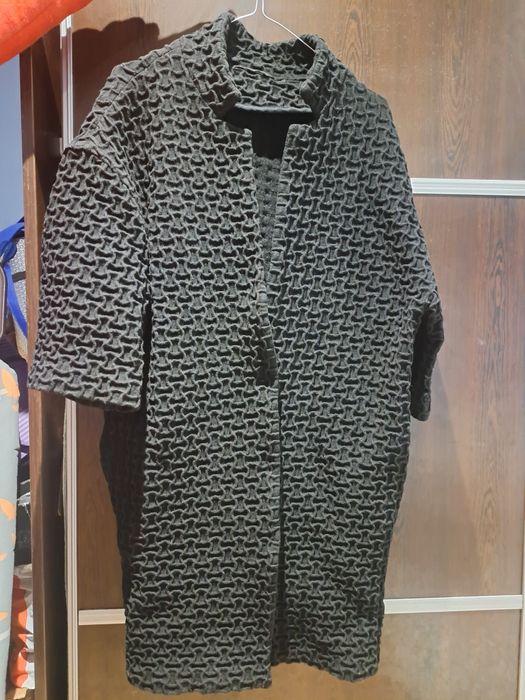 Подарявам черно палто