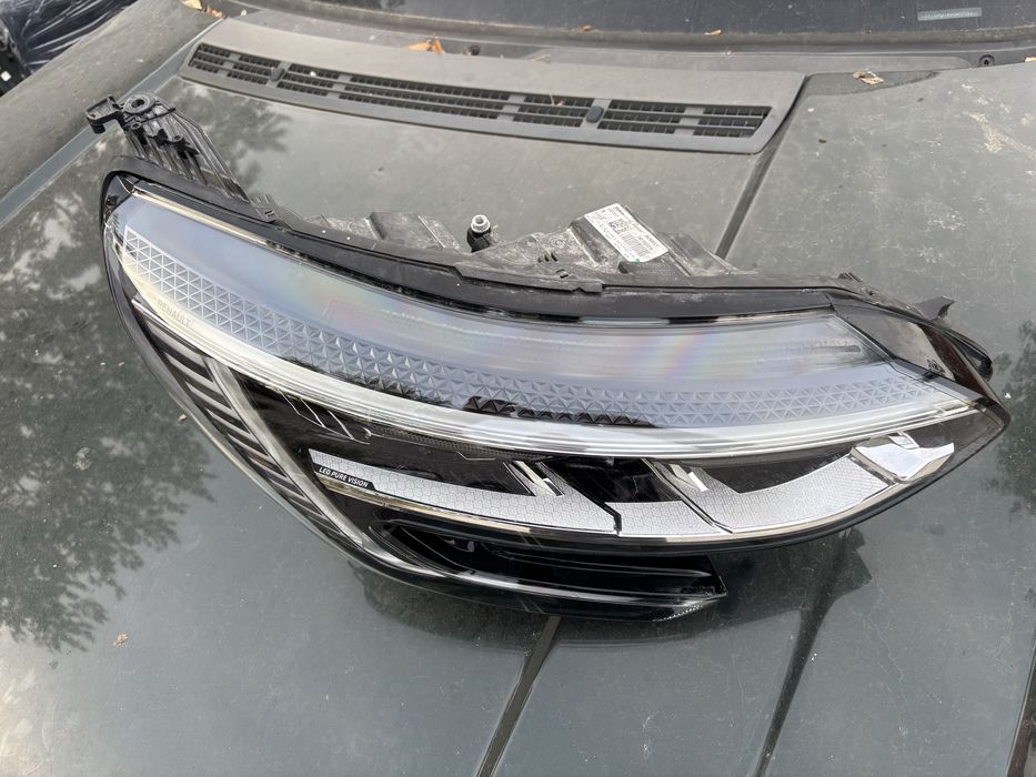 Фар Renault Megane 4