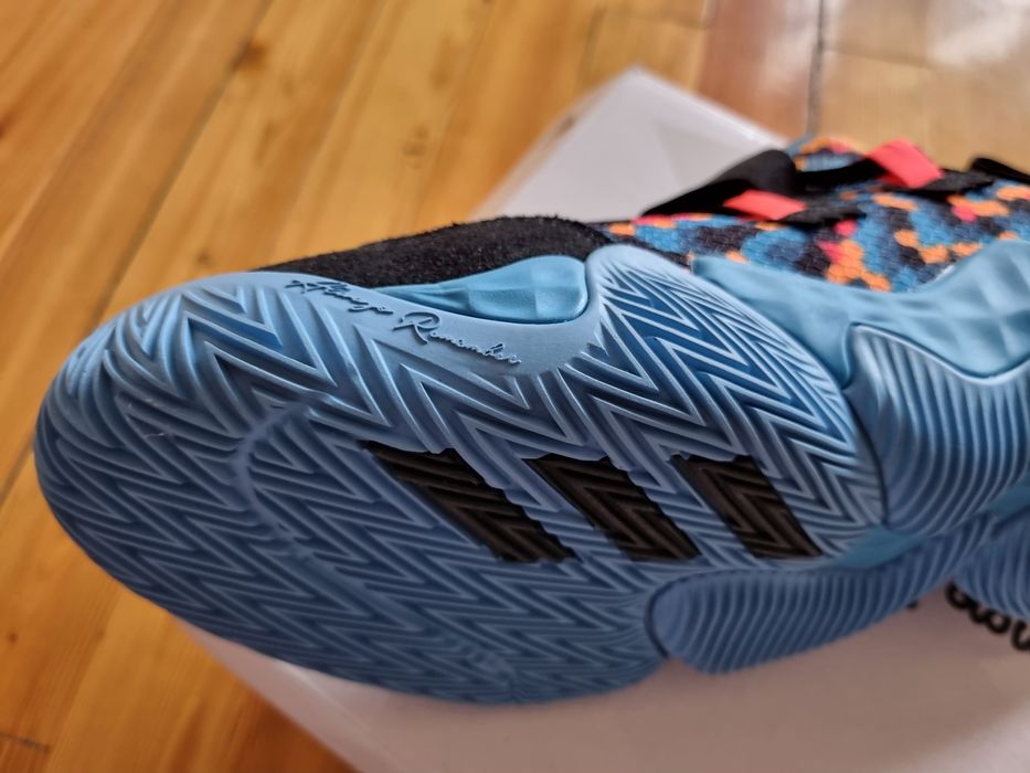 Продаются оригинальные баскетбольные  кроссовки Adidas Trae Young 1