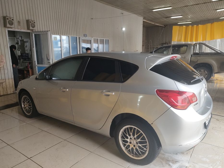 Опел Астра J. 2014.