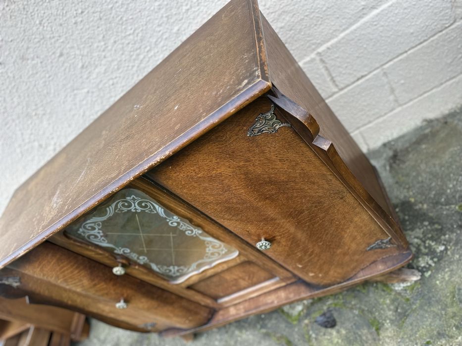 Ретро шкаф витрина