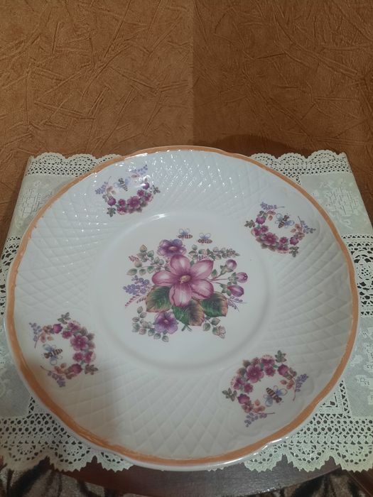 Фарфоровое блюдо " Золотая пчелка" ,  Конаковский ФЗ. Рельефный фарфор