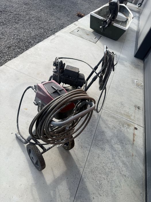 Pompa airless vopsit Titan 1900 Pro + pompă electrică