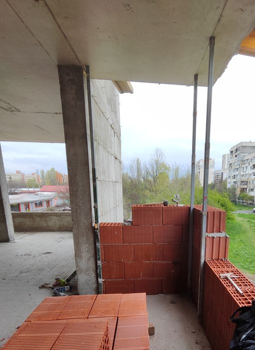 Телескопични водачи за зидария с вградена пружина.