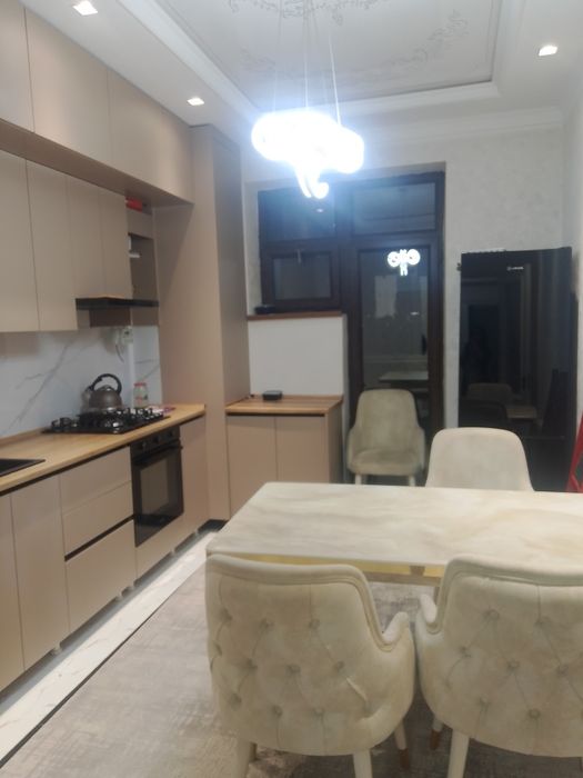 Sergeli 2-bekat yonida 3 xonali 101m2 novostroyka uy  ijaraga beriladi