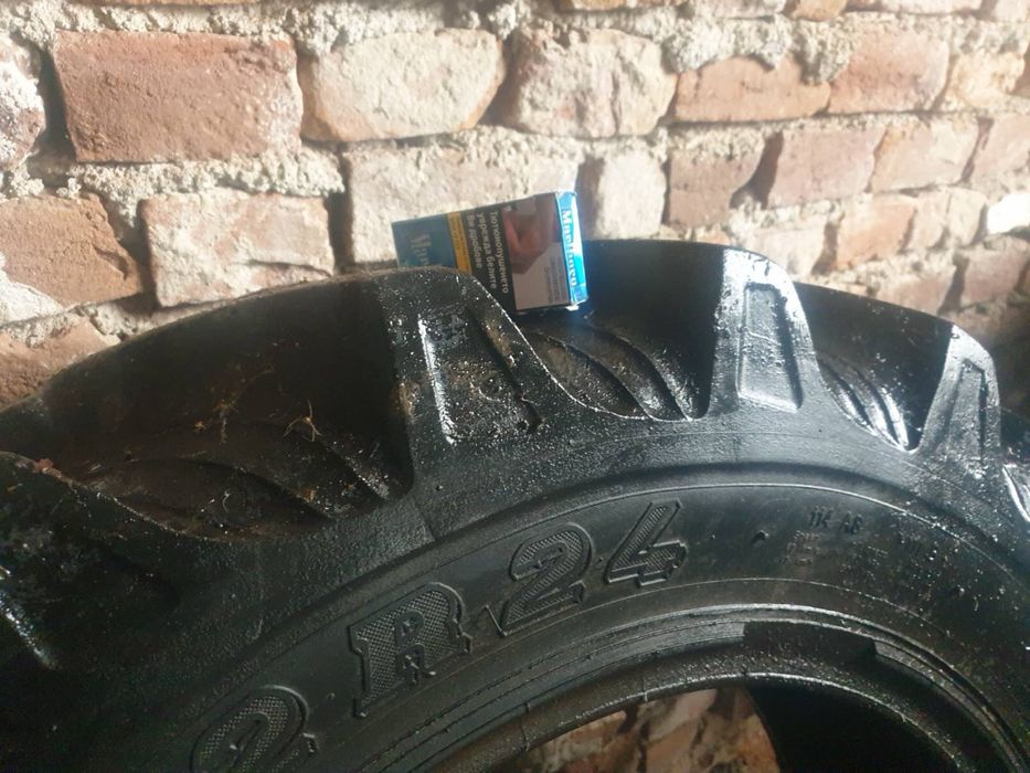 Чисто нови гуми за трактор