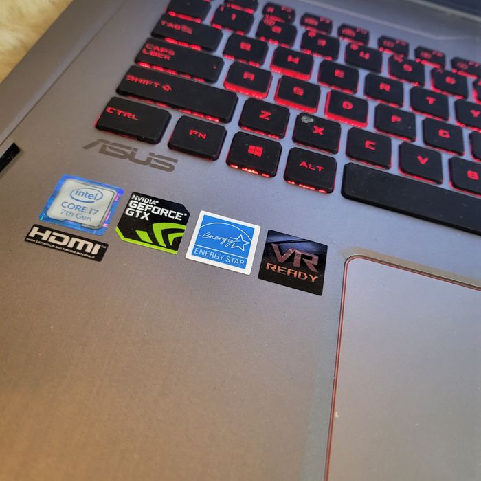 Продавам мощен геймърски лаптоп от САЩ нов Аsus  rog