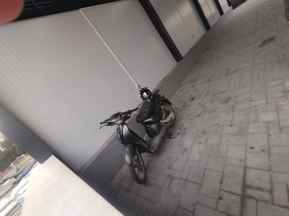 Продавам скутер 100 кубика