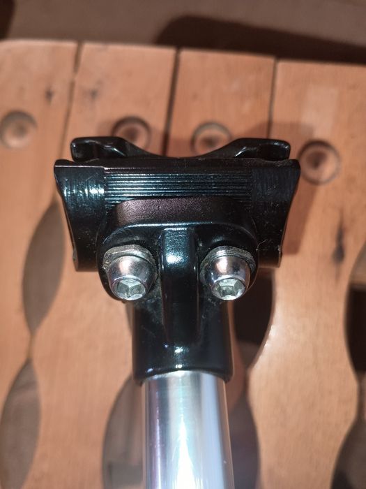 Vând tijă șa bicicletă aluminiu cu suspensie telescopică