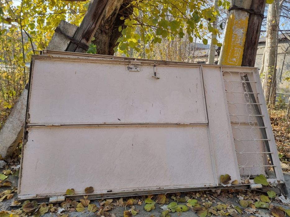 Дарвоза сотилади.