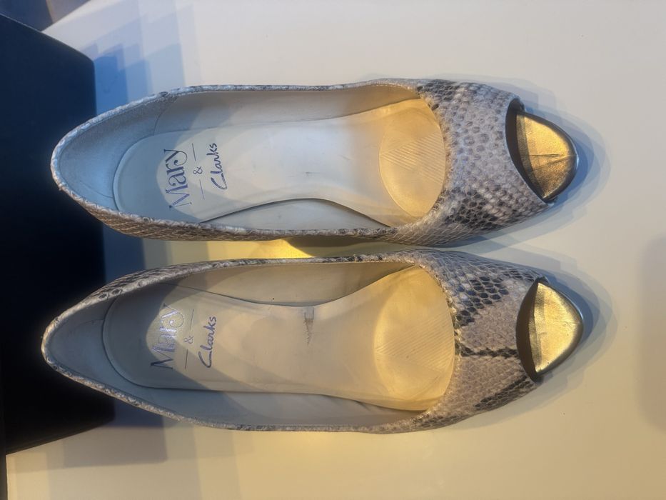 5 пар обуви продам