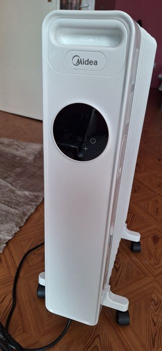 Маслен радиатор Midea 2.5kW с дистанционно в гаранция