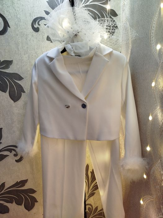 Белый брючный костюм 3ка. Детский