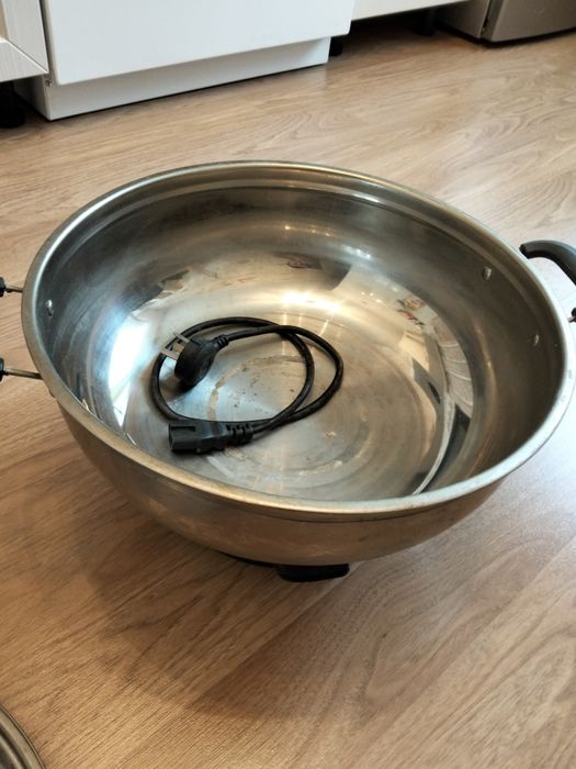 Продам электро казан. Б/у. Хорошее состояние.