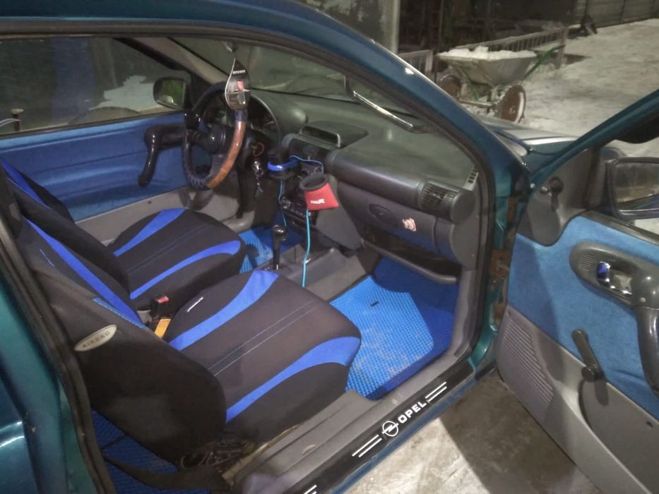 Продам машину Opel Corsa 1994 года