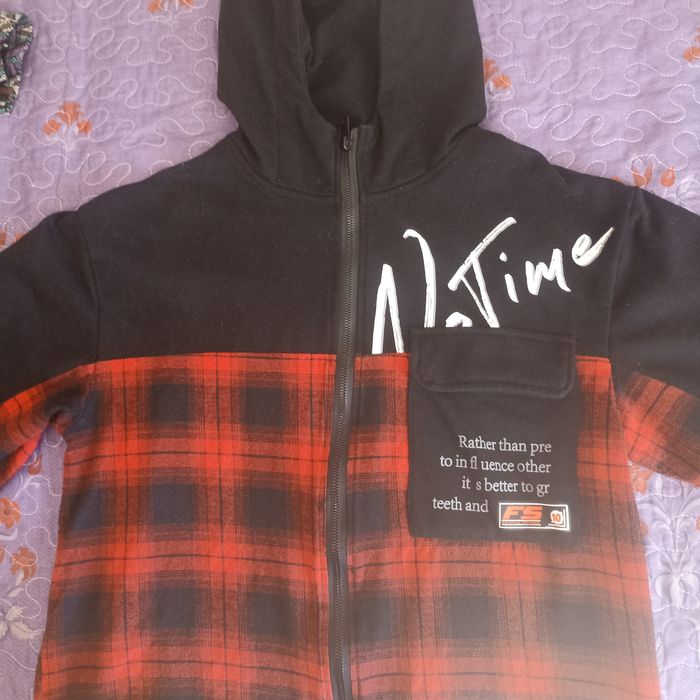 Продам кофту с капюшоном в отличном состоянии