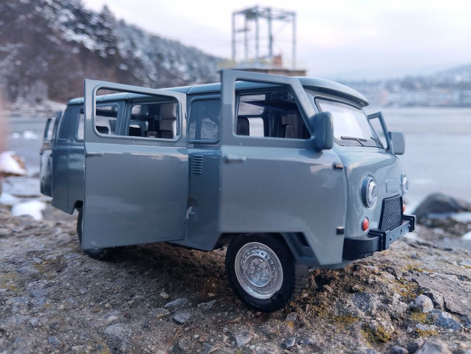 Модел-играчка УАЗ-452 в мащаб 1:24
