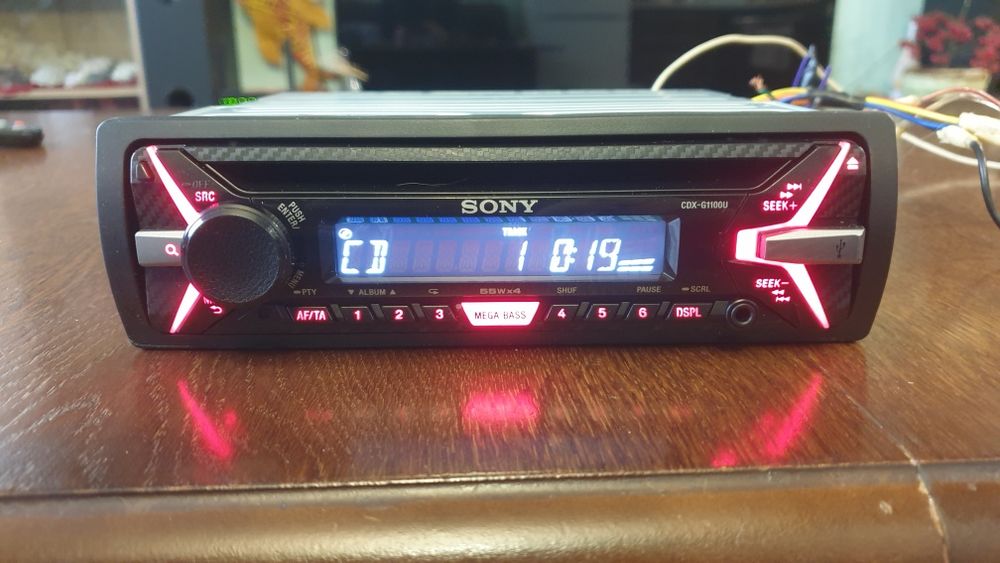 Авто радио плеър музика за кола Сони Sony CD MP-3 USB AUX
