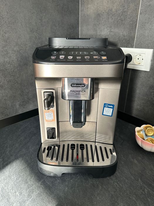 Aparat cafea De’Longhi Magnifica Evo cu garanție