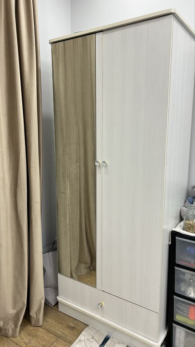 Продам белый шкаф б/у