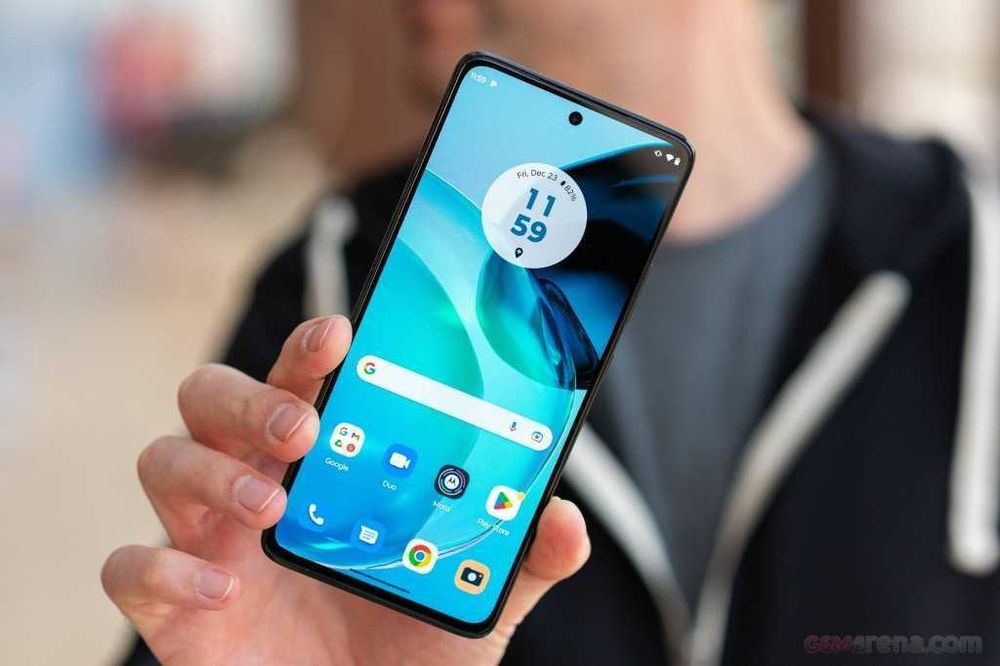 Смартфон Моторола G72 без забележки като нов