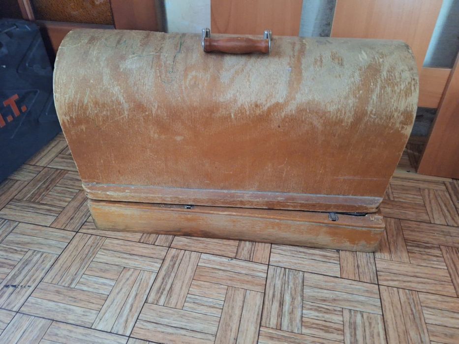 Продам советскую швейную машинку