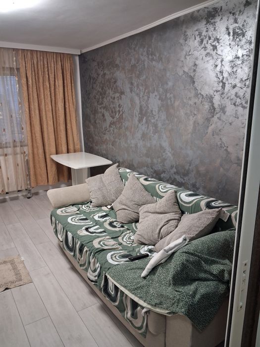 Garsoniera   Poarta 6 de vânzare sau închiriat