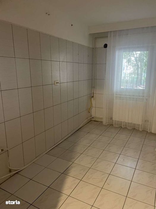 Apartament 3 camere decomandat,parter,Hatman Berescu