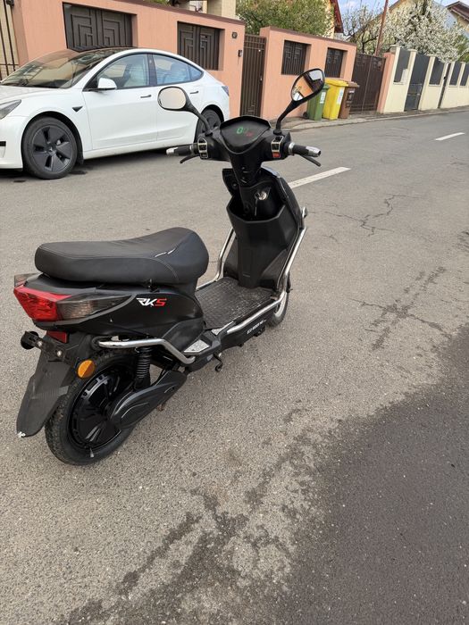 Scuter electric fara permis 25 km cu pedale in caz de ramai fara baterie