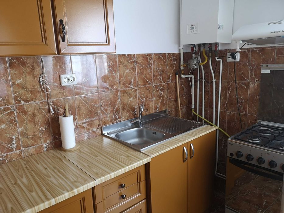 Dau in chirie garsoniera Burdea