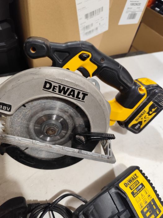 Акумулаторен ръчен циркуляр Девалт DeWALT комплект