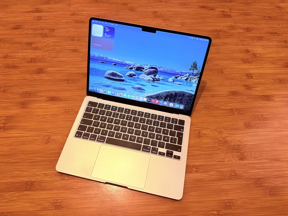 MacBook Air 13” 2025, Procesor Apple M4, 16GB RAM, 256GB SSD, baterie 100%