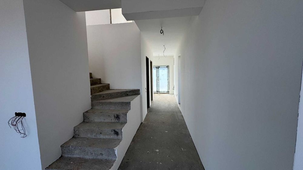 Casa noua de vanzare